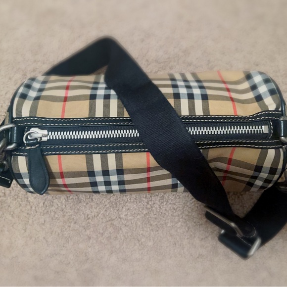 Burberry Barrel Bag - Picture 2 of 7